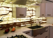 Кухня из оникса